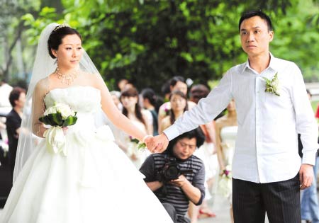 成都：12輛悍馬組成價值1500萬豪華婚車隊