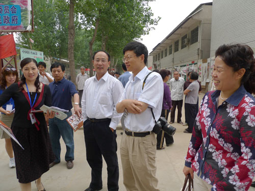 藝術(shù)在民間 走入農(nóng)民牡丹畫創(chuàng)作第一村[組圖]