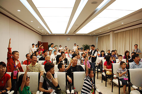 生產(chǎn)線上的笑聲 2009中華網(wǎng)兒童汽車(chē)嘉年華