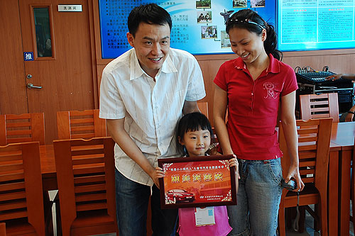 生產(chǎn)線上的笑聲 2009中華網(wǎng)兒童汽車嘉年華