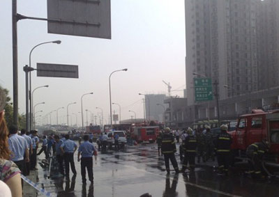 成都一公交車發(fā)生燃燒 已25人遇難