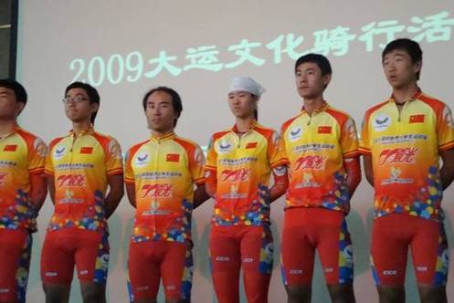 騎行中國 相約深圳  大運(yùn)“騎跡”車隊(duì)抵達(dá)武漢