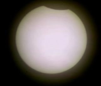 組圖：我國(guó)境內(nèi)出現(xiàn)日食景觀