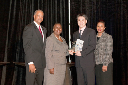 《中國日?qǐng)?bào)·美國版》榮獲美國東南地區(qū)年度最佳少數(shù)族裔媒體獎(jiǎng)