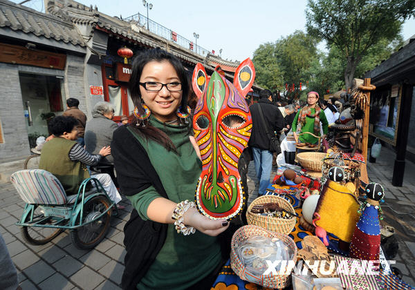 北京南鑼鼓巷敲響胡同節鑼鼓
