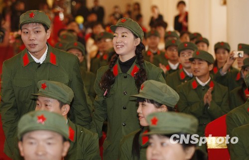 組圖：京城上演紅色集體婚禮