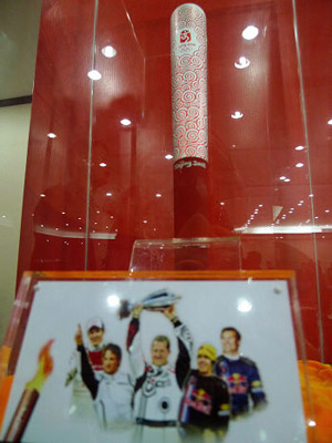 恒源祥企業(yè)代表23萬拍得坐舒馬赫副駕同車競(jìng)技權(quán)