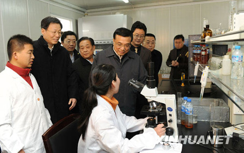 李克強在安徽考察時強調鞏固經濟回升基礎